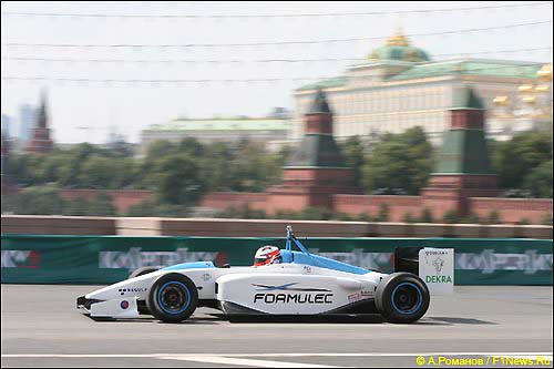 Алекс Према за рулем электромобиля Formulec на трассе Moscow City Racing