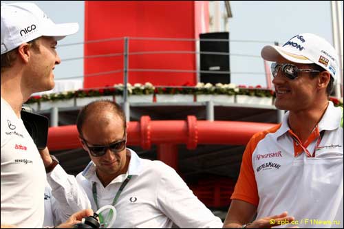 Нико Росберг и Адриан Сутил на параде пилотов перед стартом Гран При
