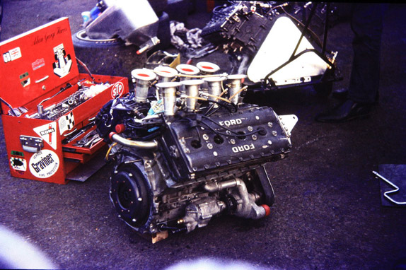 Ford Cosworth DFV не был самым мощным, но благодаря Джеки Стюарту и своей надёжности победил на скоростном Сильверстоуне