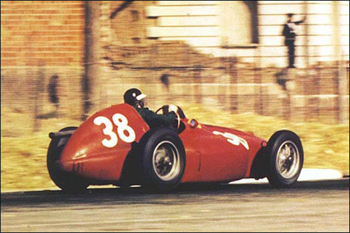 Победитель Гран При Испании 1954 года Майк Хоторн
