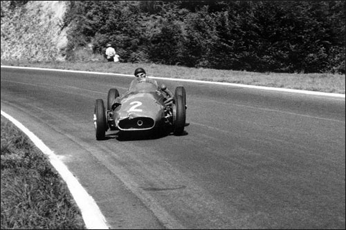 Хуан-Мануэль Фанхио на пути к победе в Гран При Франции 1957 года