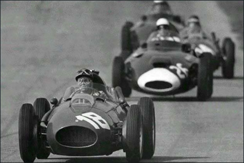 Фил Хилл лидирует в дебюте Гран При Италии 1958 года