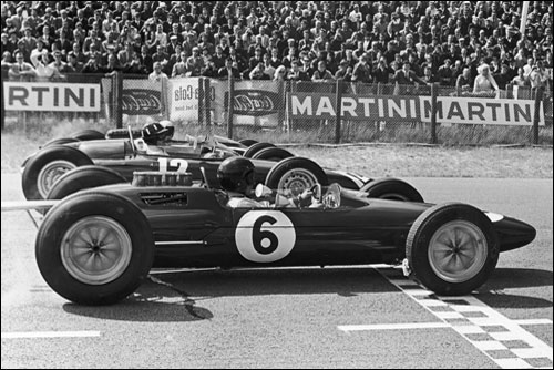 Будущий победитель Джим Кларк, Грэм Хилл и Брюс МакЛарен на первом стартовом ряду Гран При Голландии 1963 года