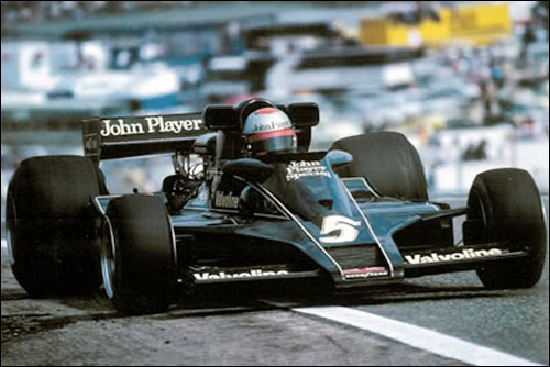 Победитель Гран При Испании 1977 года Марио Андретти
