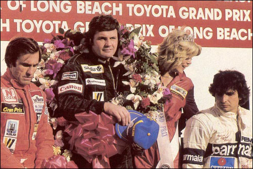Карлос Рейтеман, Алан Джонс и Нельсон Пике на подиуме Гран При Лонг-Бич 1981 года