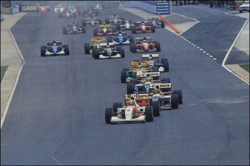 Айртон Сенна лидирует на старте Гран При ЮАР 1993 года