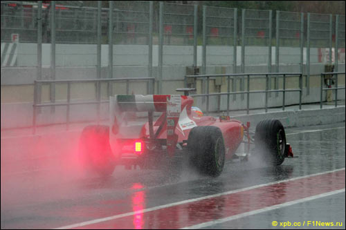 Ferrari на тестах в Барселоне в 2011-м...