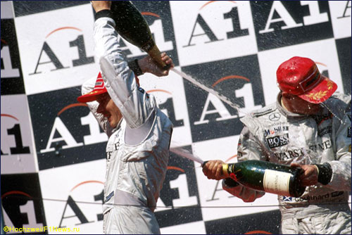Мика Хаккинен и Дэвид Култхард на подиуме Гран При Австрии 1998 года