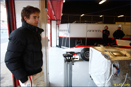 Том Диллман на тестах GP2 в Барселоне