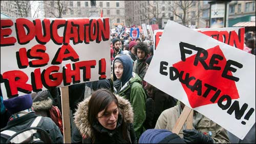 Студенты протестуют против повышения платы за обучение