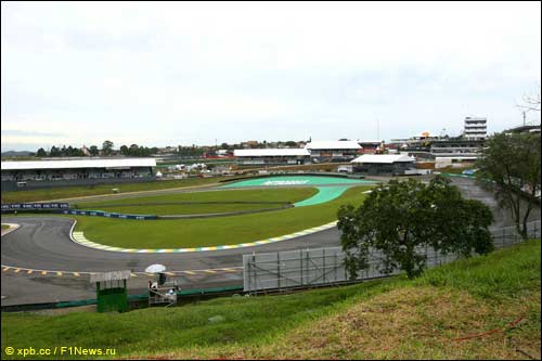 В 2012-м году Гран При Бразилии - это 20-й и финальный этап чемпионата. А сколько гонок будет в 2013-м году?