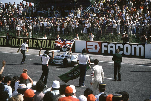 Алан Джонс после победы на Гран При Франции 1980 года