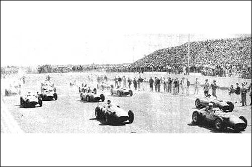 Старт Гран При Аргентины 1957 года. Обратите внимание на количество зрителей