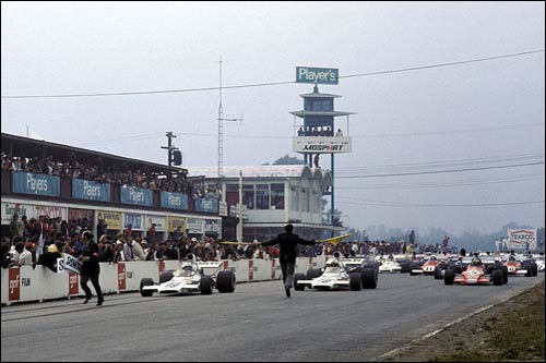 Стартовое поле Гран При Канады 1972 года. На первом ряду пара McLaren, правее - March Ронни Петерсона