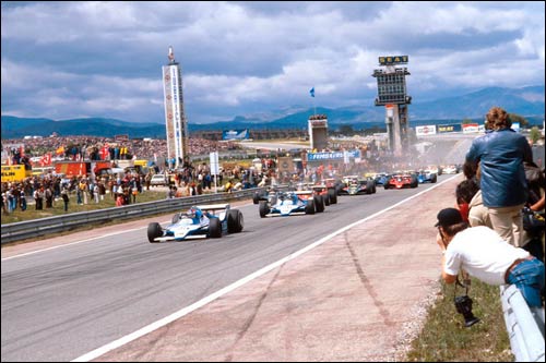 Пилоты Ligier Депайе и Лаффит лидируют на старте Гран При Испании 1979 года