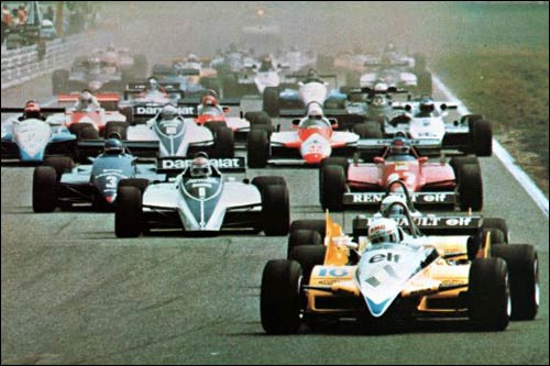 Рене Арну лидирует на старте Гран При Германии 1982 года