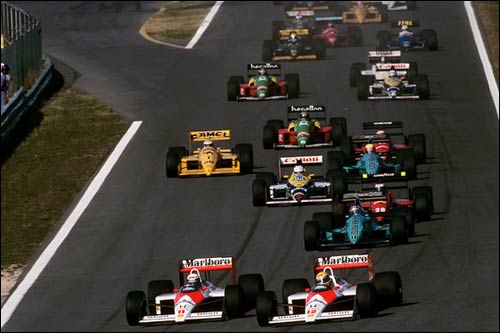 Ален Прост и Айртон Сенна лидируют на старте Гран При Португалии 1988 года