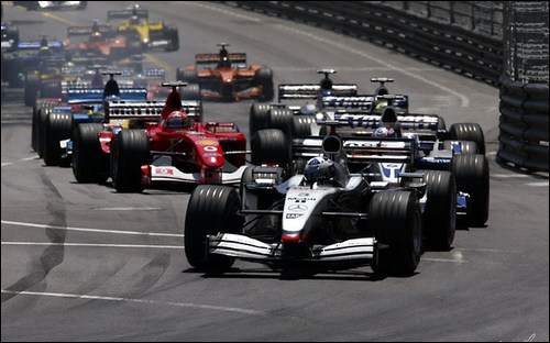 Дэвид Култхард лидирует на старте Гран При Монако 2002 года