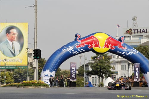 Шоу Red Bull в Бангкоке