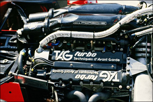 Моторы TAG на машинах McLaren с надписью Made by Porsche