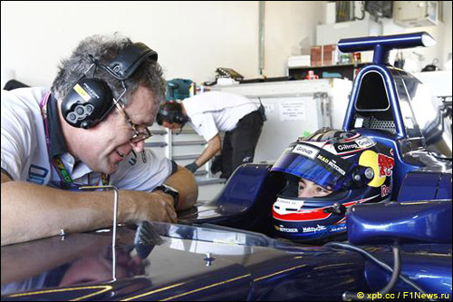 Митч Эванс на тестах GP3 в Абу-Даби