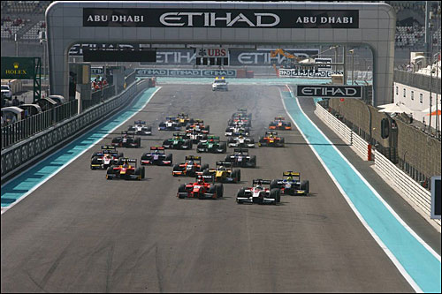 Старт гонки GP2 в Абу-Даби