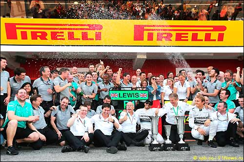 Mercedes празднует победный дубль в Гран При Испании 2014