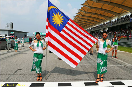 Грид-гёлз на стартовой решетке Гран При Малайзии