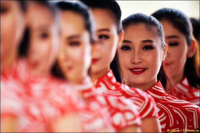 Девушки на стартовом поле в Китае