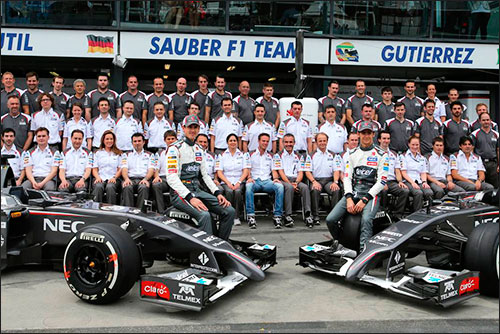 Групповая фотография Sauber F1 Team в Мельбурне