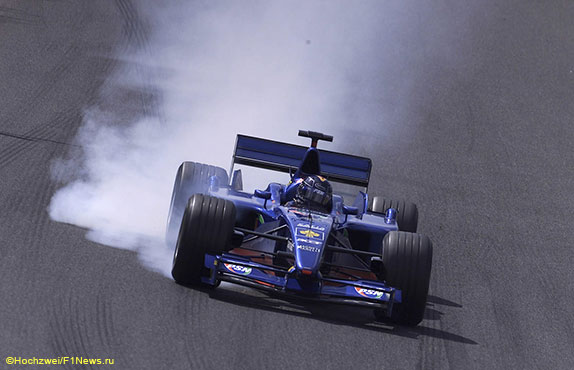 Хайнц-Харальд Френтцен за рулём Prost, 2001 год