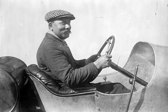 Рене Тома на гонке Инди-500 1914 года