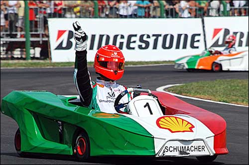 Михаэль Шумахер выиграл гонку в Бразилии