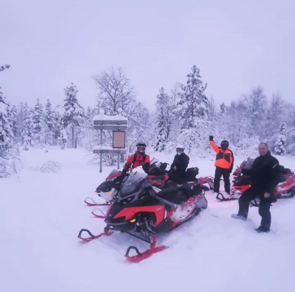 Участники снегоходного пробега по Лапландии,  фото из социальных сетей