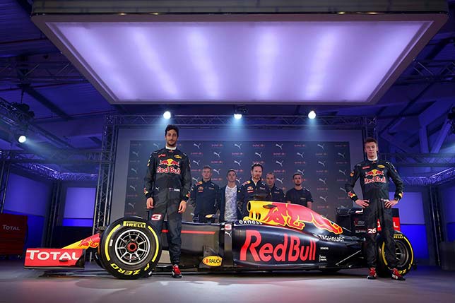 Гонщики Red Bull Racing на лондонской презентации новой раскраски машины