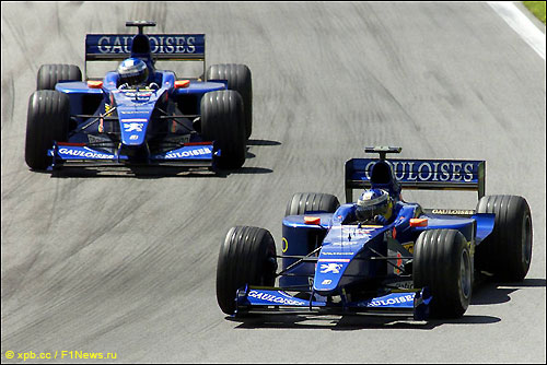 Машины Prost на трассе Гран При Австрии, 2000 год