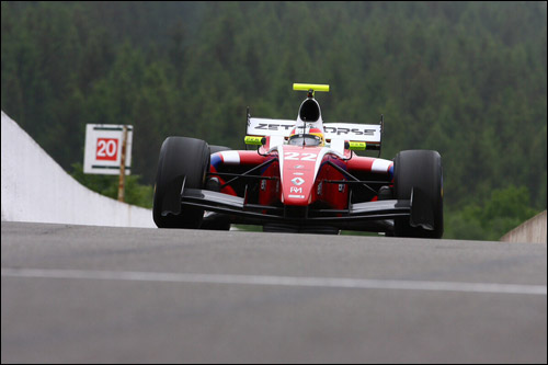 Российская команда Zeta Corse проводит свой первый сезон в WSR, но её пилот Роберто Мери уже претендует на титул