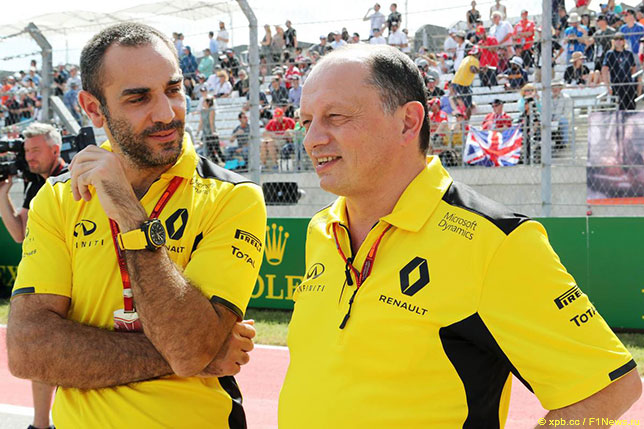 Сирил Абитебул (слева) и Фредерик Вассёр, руководитель команды Renault F1