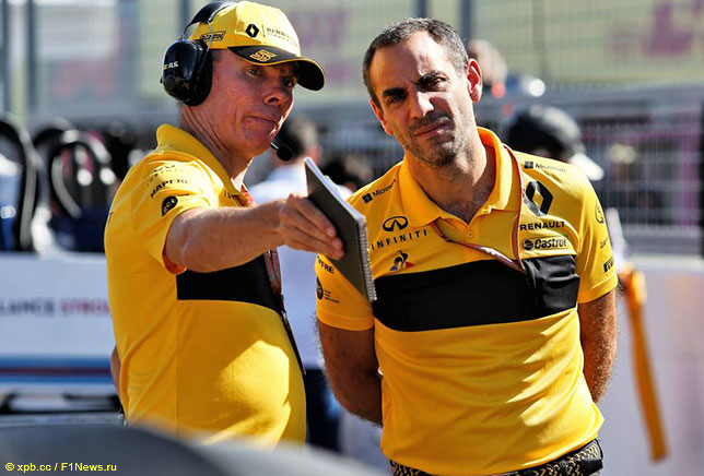Сирил Абитебул (справа) и Алан Пермейн, спортивный директор Renault