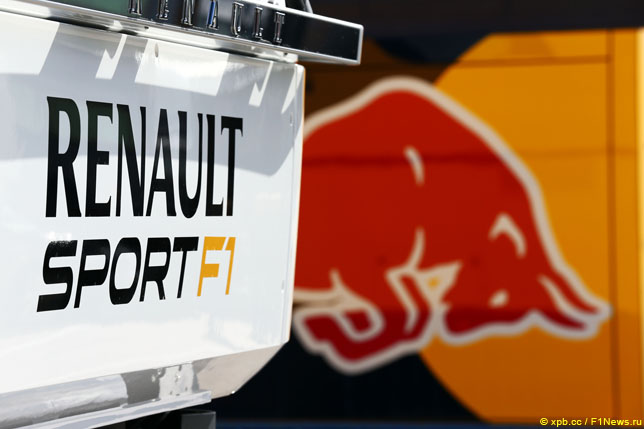 Логотипы Renault и Red Bull