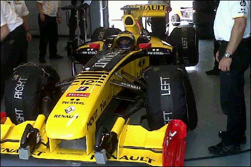 Михаил Алешин за рулем Renault R29