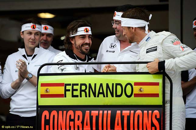 Команда McLaren в Сочи отметила 250 Гран При в карьере Фернандо Алонсо