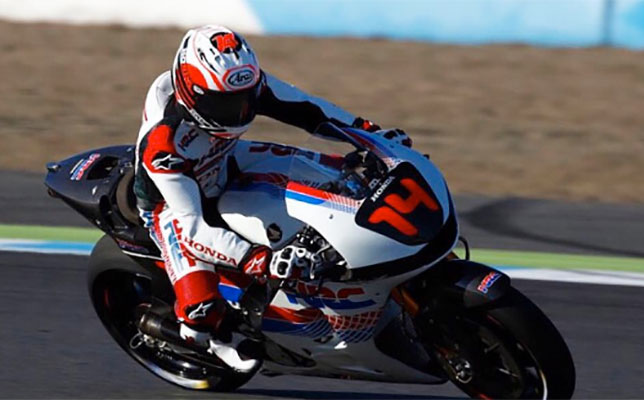 Фернандо Алонсо на гоночном мотоцикле Honda