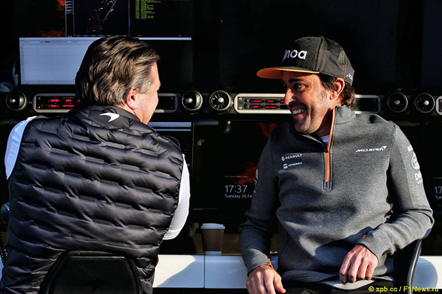 Зак Браун, исполнительный директор McLaren Racing, и Фернандо Алонсо