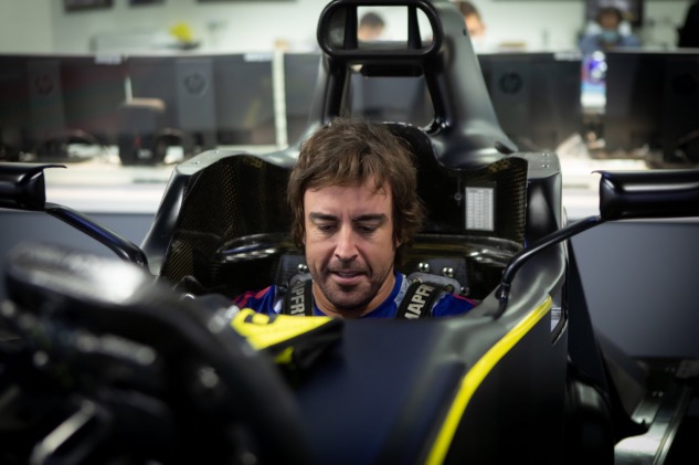 Фернандо Алонсо, фото пресс-службы Renault