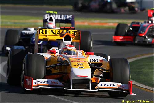Фернандо Алонсо на трассе Гран При Австралии