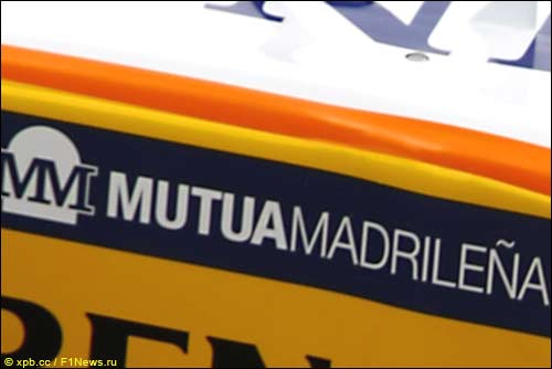 Логотип Mutua Madrilena на машинах Renault