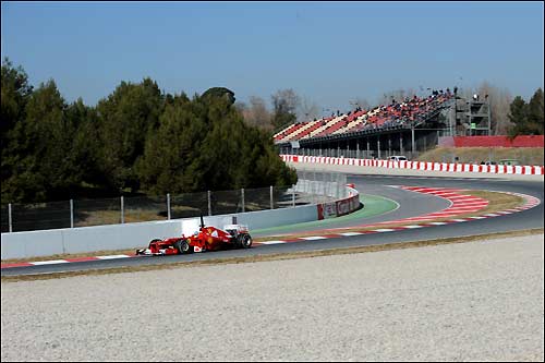 Фернандо Алонсо за рулем Ferrari F2012 на тестах в Барселоне