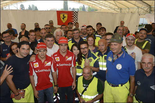 Пилоты Ferrari посетили пострадавших от землетрясения