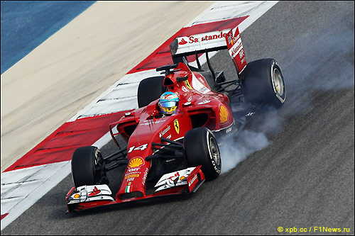 Фернандо АЛонсо за рулём Ferrari F14 T на тестах в Бахрейне